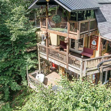 Edward - The Hut Villa